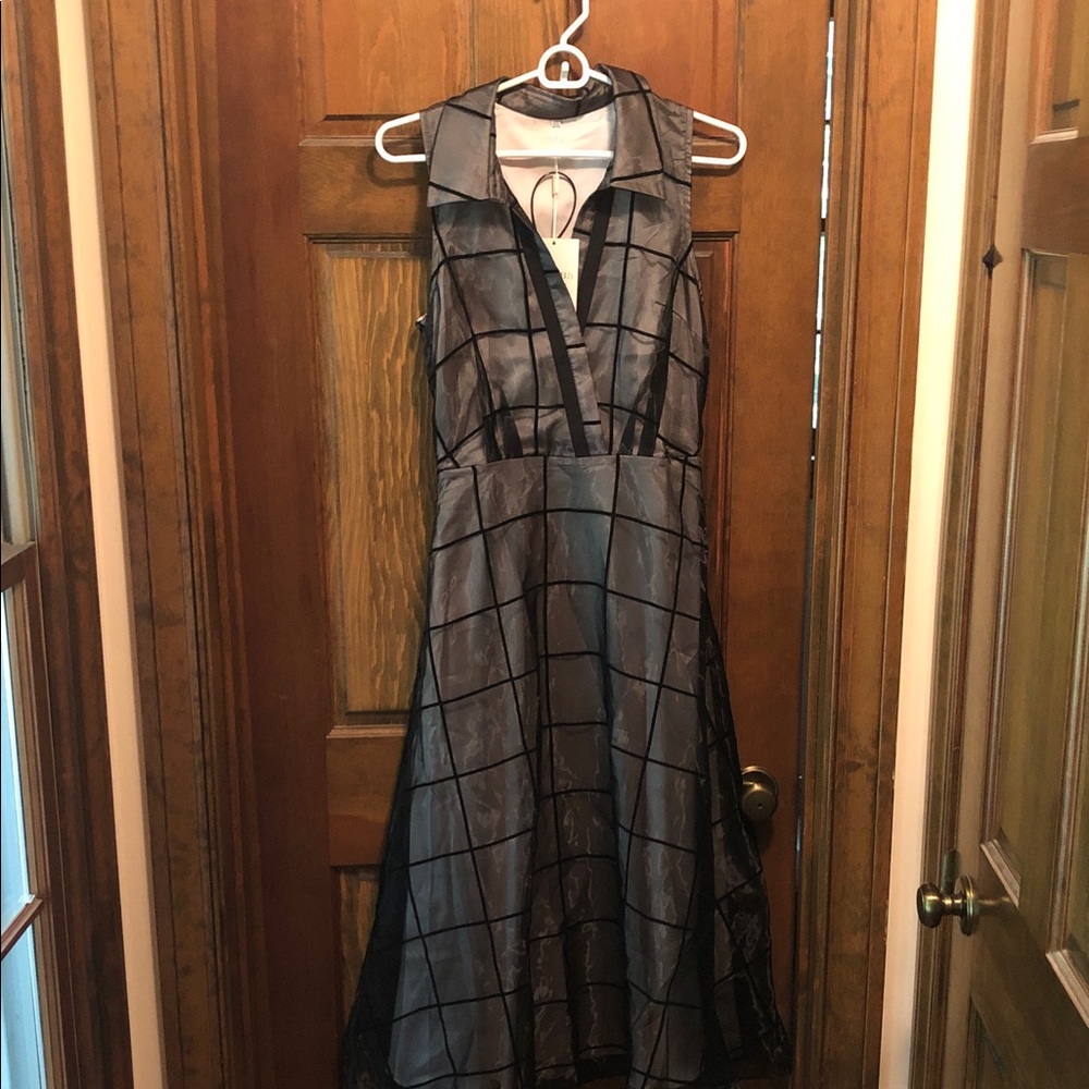 Elegant Black Grid Pattern Dress - Picture 2 of 6
